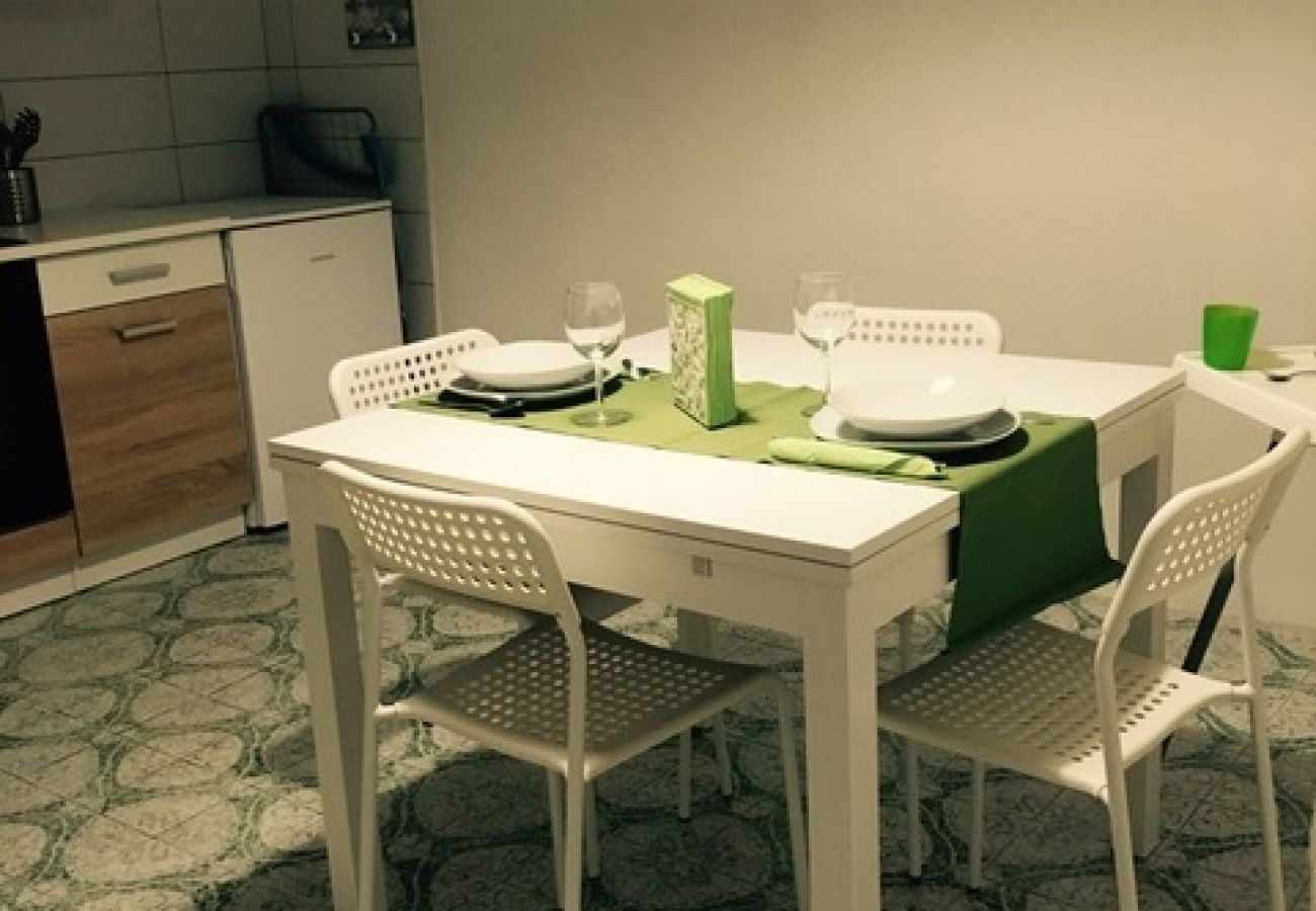 Apartment in Pirovac - Apartment in Pirovac with Balcony, Air condition, WIFI (4717-1)