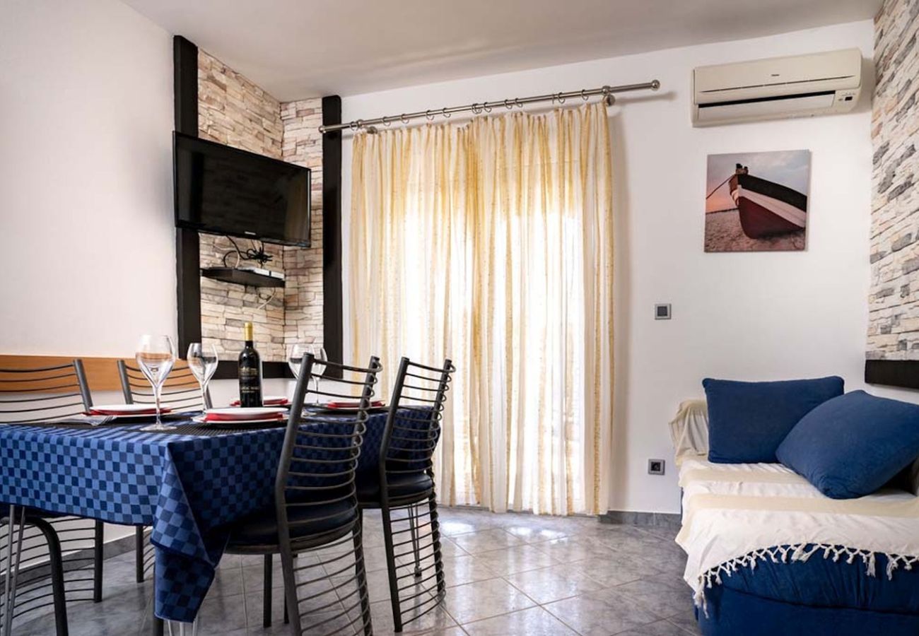 Apartment in Lopar - Apartment in Lopar with Balcony, Air condition, WIFI (4738-6)