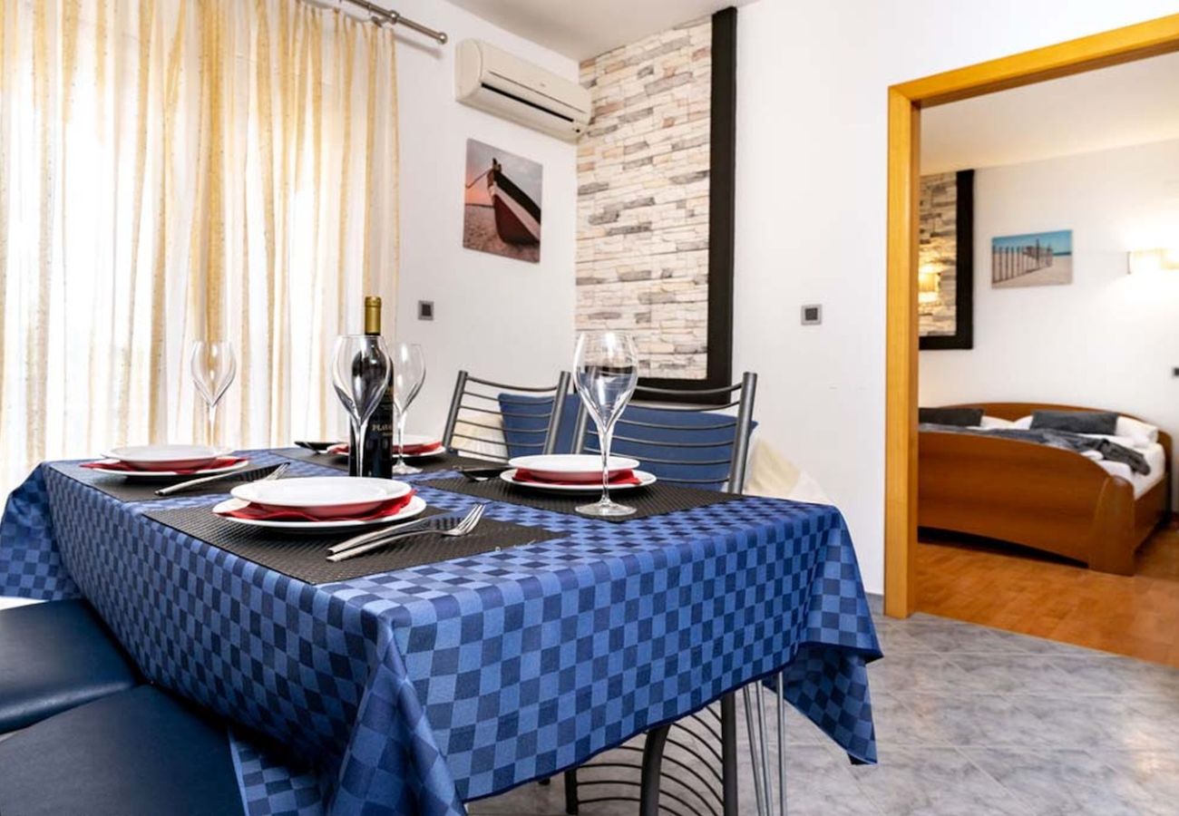 Apartment in Lopar - Apartment in Lopar with Balcony, Air condition, WIFI (4738-6)