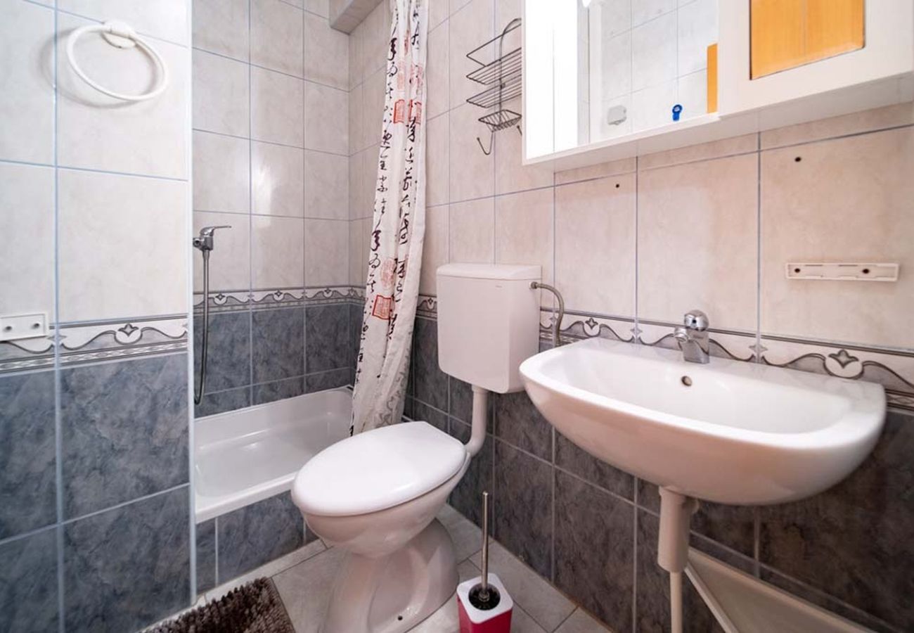 Apartment in Lopar - Apartment in Lopar with Balcony, Air condition, WIFI (4738-6)