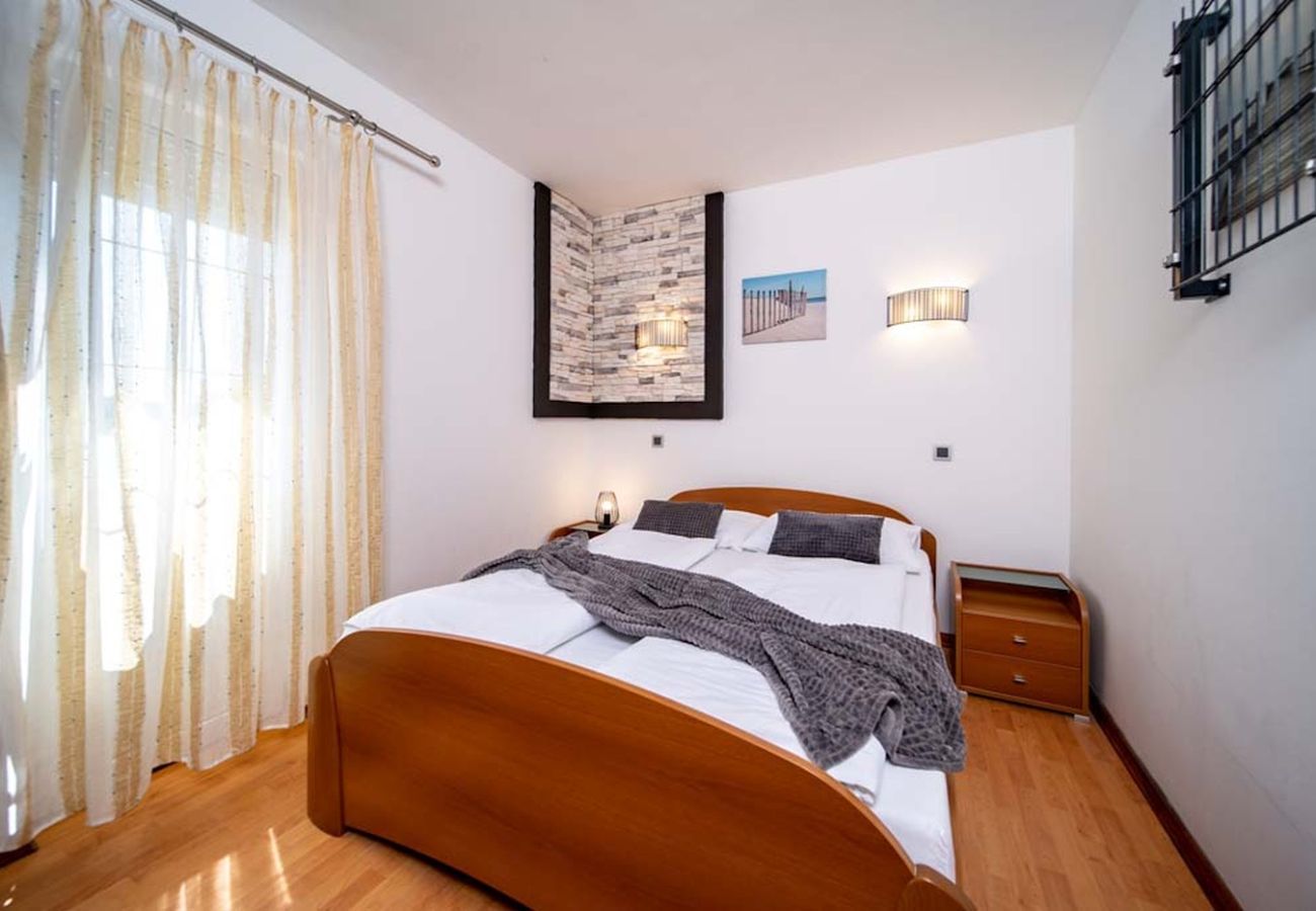 Apartment in Lopar - Apartment in Lopar with Balcony, Air condition, WIFI (4738-6)