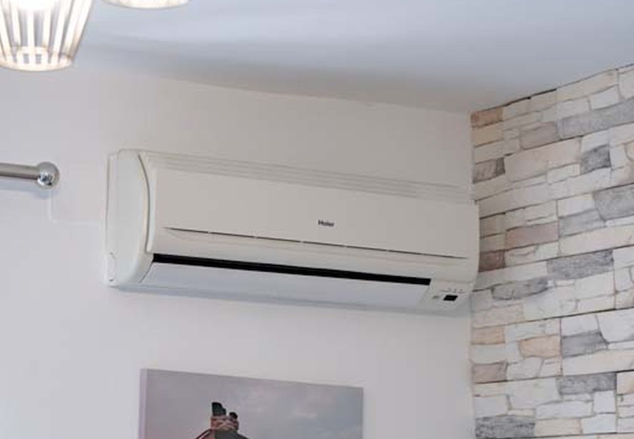 Apartment in Lopar - Apartment in Lopar with Balcony, Air condition, WIFI (4738-6)