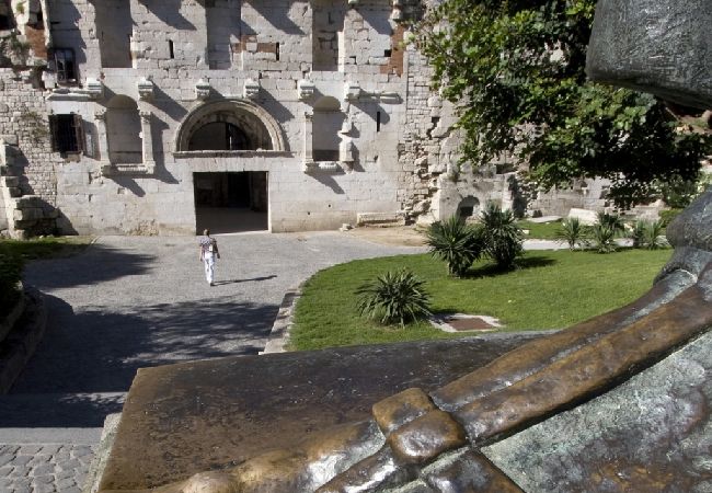 Apartment in Split - Apartment in Split with Seaview, Terrace, Air condition, WIFI (4749-1) Apartment in Split - Apartment in Split with Seaview, Terrace, Air condition, WIFI (4749-1)