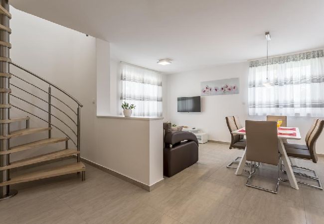 Apartment in Podstrana - Apartment in Podstrana-Sv.Martin with Seaview, Terrace, Air condition, WIFI (4777-1) Apartment in Podstrana - Apartment in Podstrana-Sv.Martin with Seaview, Terrace, Air condition, WIFI (4777-1)