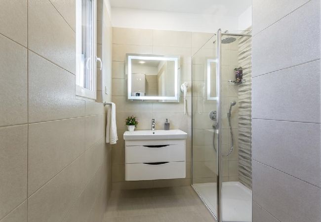 Apartment in Podstrana - Apartment in Podstrana-Sv.Martin with Seaview, Terrace, Air condition, WIFI (4777-1) Apartment in Podstrana - Apartment in Podstrana-Sv.Martin with Seaview, Terrace, Air condition, WIFI (4777-1)