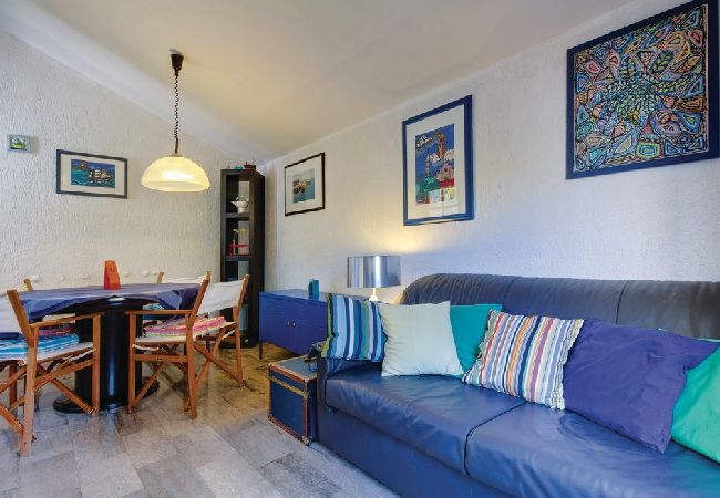 House in Mali Lošinj - Holiday Home in Mali Lošinj with Terrace, Air condition, WIFI, Washing machine (4780-1) House in Mali Lošinj - Holiday Home in Mali Lošinj with Terrace, Air condition, WIFI, Washing machine (4780-1)