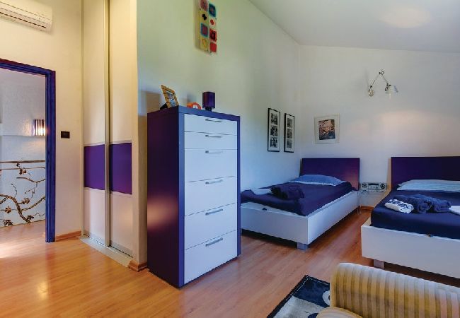 House in Mali Lošinj - Holiday Home in Mali Lošinj with Terrace, Air condition, WIFI, Washing machine (4780-1) House in Mali Lošinj - Holiday Home in Mali Lošinj with Terrace, Air condition, WIFI, Washing machine (4780-1)