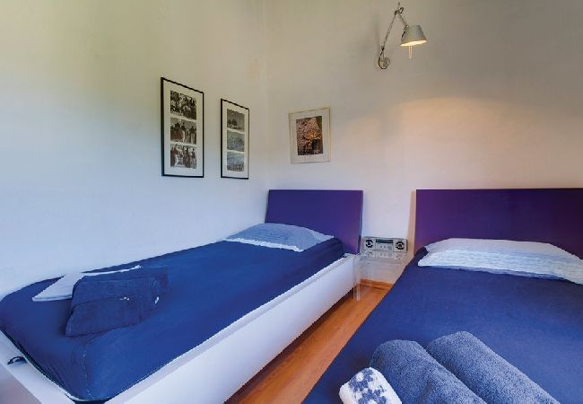House in Mali Lošinj - Holiday Home in Mali Lošinj with Terrace, Air condition, WIFI, Washing machine (4780-1) House in Mali Lošinj - Holiday Home in Mali Lošinj with Terrace, Air condition, WIFI, Washing machine (4780-1)