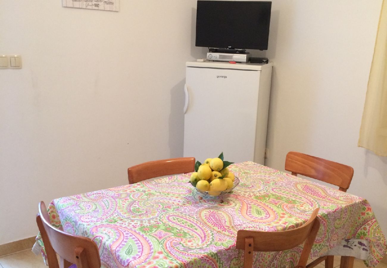 Apartment in Slatine - Apartment in Slatine with Terrace, Air condition, WIFI, Washing machine (4782-3)