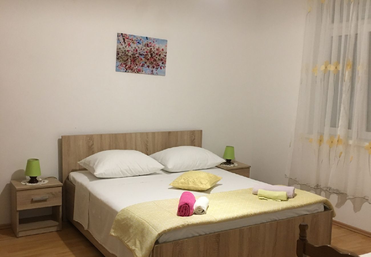 Apartment in Slatine - Apartment in Slatine with Terrace, Air condition, WIFI, Washing machine (4782-3)