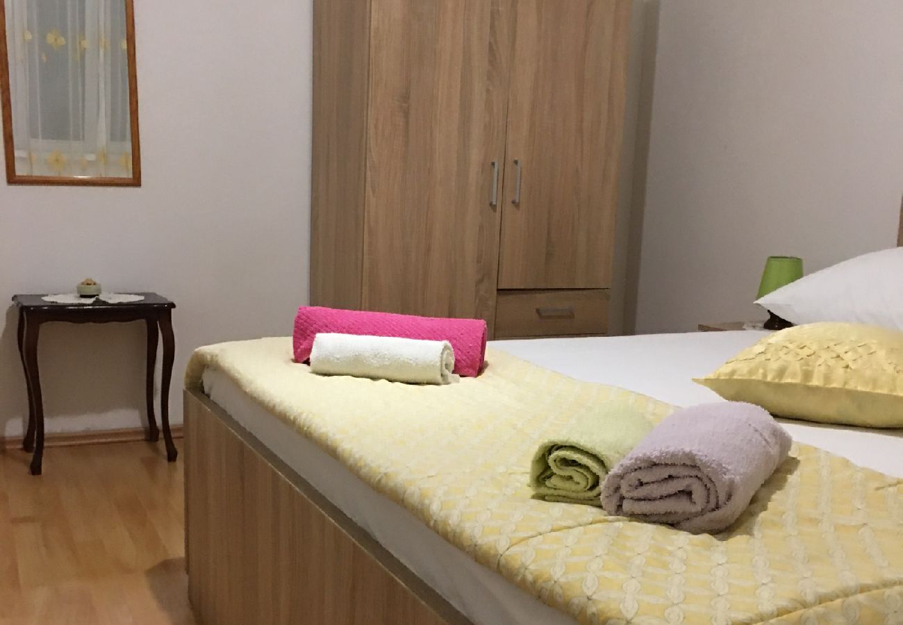 Apartment in Slatine - Apartment in Slatine with Terrace, Air condition, WIFI, Washing machine (4782-3)