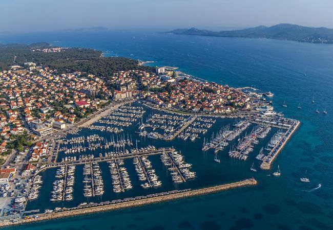 Studio in Biograd na moru - Studio apartment in Biograd na Moru with Terrace, Air condition, WIFI (4805-4) Studio in Biograd na moru - Studio apartment in Biograd na Moru with Terrace, Air condition, WIFI (4805-4)