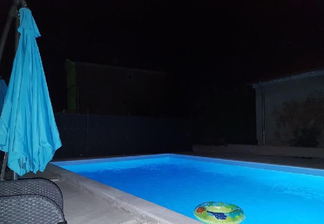 Apartment in Biograd na moru - Apartment in Biograd na Moru with Terrace, Air condition, WIFI (4805-6) Apartment in Biograd na moru - Apartment in Biograd na Moru with Terrace, Air condition, WIFI (4805-6)