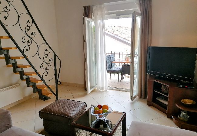 Apartment in Opatija - Apartment in Opatija with Seaview, Balcony, Air condition, WIFI (4812-2) Apartment in Opatija - Apartment in Opatija with Seaview, Balcony, Air condition, WIFI (4812-2)