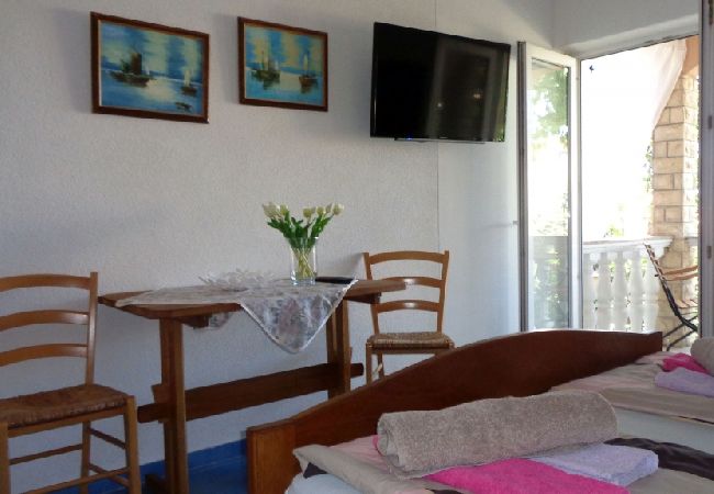 Studio in Biograd na moru - Studio apartment in Biograd na Moru with Balcony, Air condition, WIFI (4818-3) Studio in Biograd na moru - Studio apartment in Biograd na Moru with Balcony, Air condition, WIFI (4818-3)