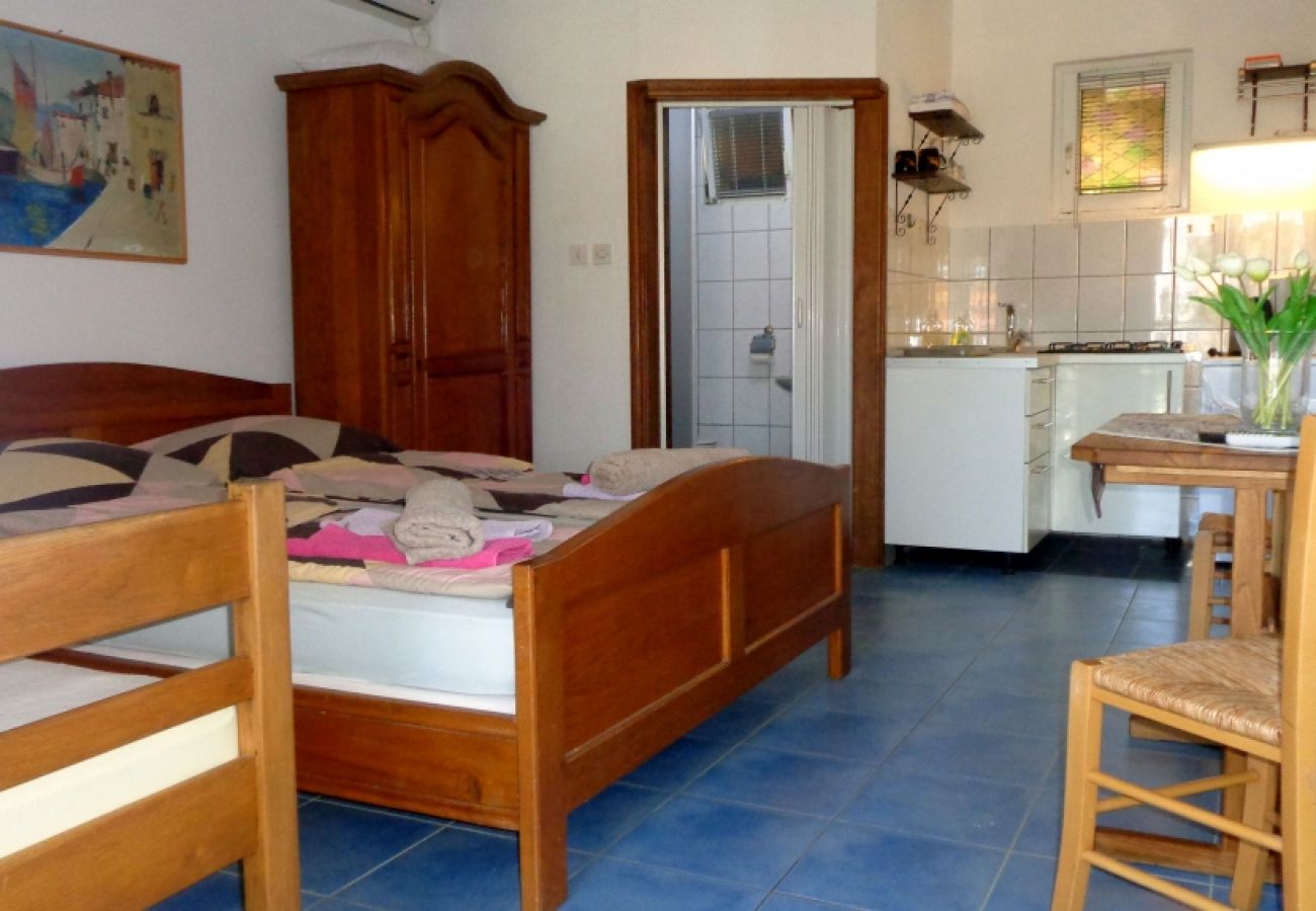 Studio in Biograd na moru - Studio apartment in Biograd na Moru with Balcony, Air condition, WIFI (4818-3)