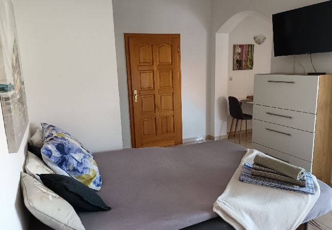 Apartment in Biograd na moru - Apartment in Biograd na Moru with Seaview, Balcony, Air condition, WIFI (4818-4) Apartment in Biograd na moru - Apartment in Biograd na Moru with Seaview, Balcony, Air condition, WIFI (4818-4)