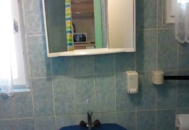 Apartment in Ždrelac - Apartment in Ždrelac with Balcony, Air condition, WIFI, Washing machine (4834-1) Apartment in Ždrelac - Apartment in Ždrelac with Balcony, Air condition, WIFI, Washing machine (4834-1)