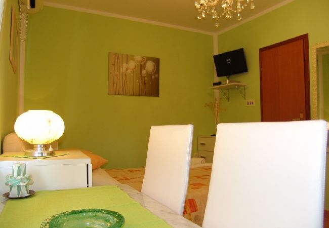 Studio in Baška - Studio apartment in Baška with Terrace, Air condition, WIFI (4863-5) Studio in Baška - Studio apartment in Baška with Terrace, Air condition, WIFI (4863-5)