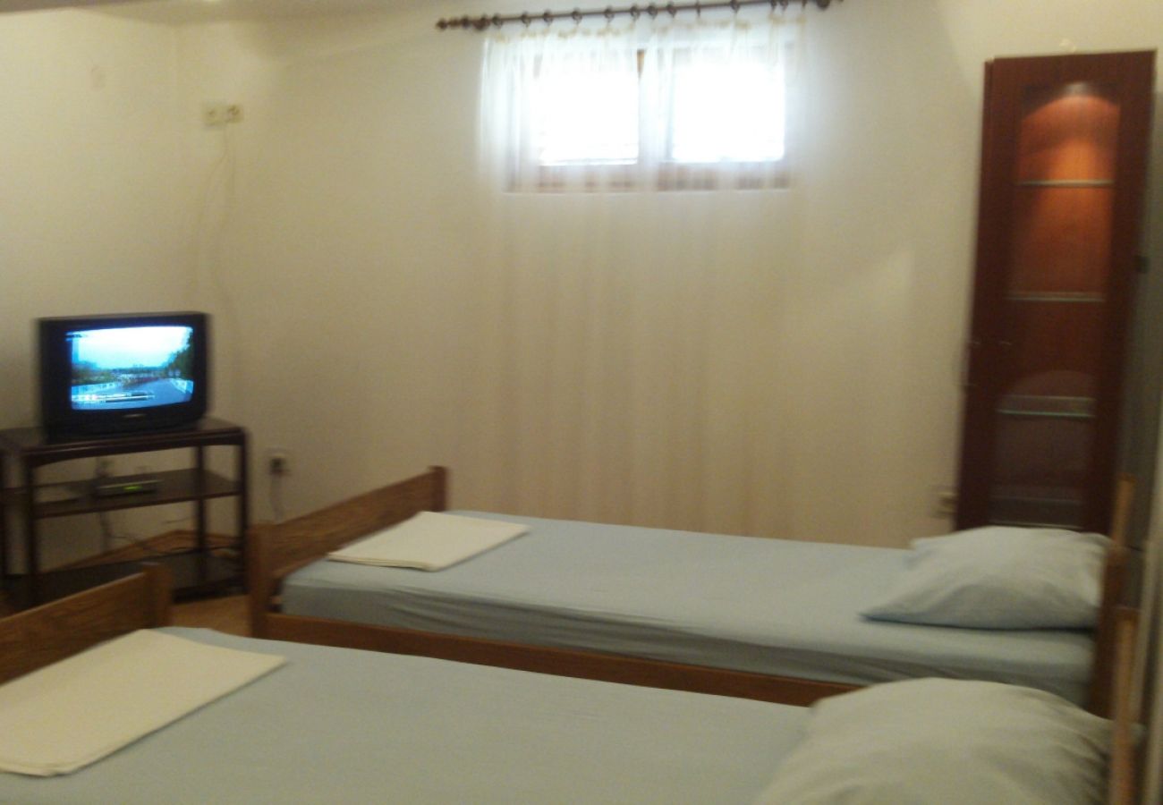 Apartment in Kustici - Apartment in Kustici with Balcony, WIFI, Washing machine (4847-1)