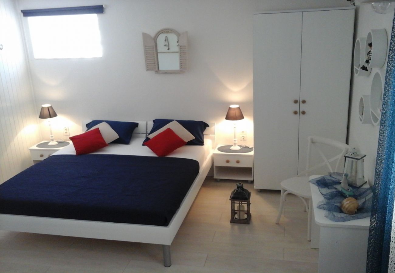 Studio in Hvar - Studio apartment in Hvar town with Terrace, Air condition, WIFI, Washing machine (4858-1)