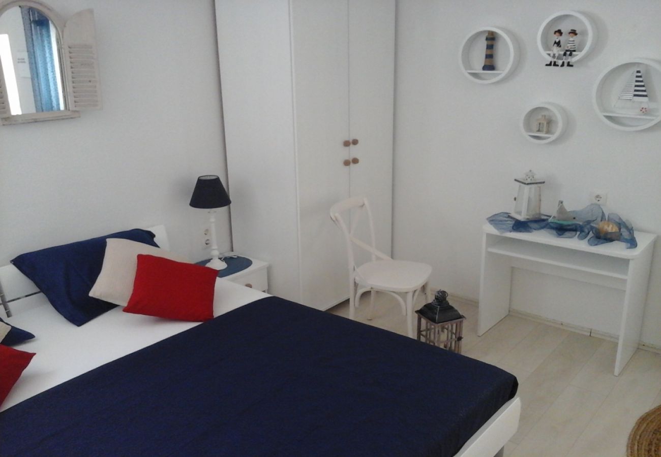 Studio in Hvar - Studio apartment in Hvar town with Terrace, Air condition, WIFI, Washing machine (4858-1)