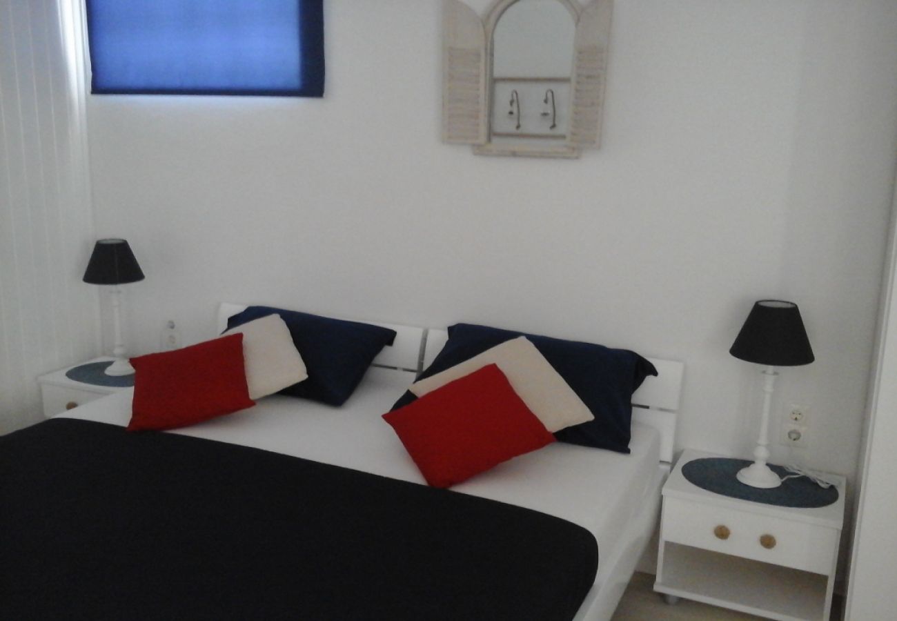 Studio in Hvar - Studio apartment in Hvar town with Terrace, Air condition, WIFI, Washing machine (4858-1)