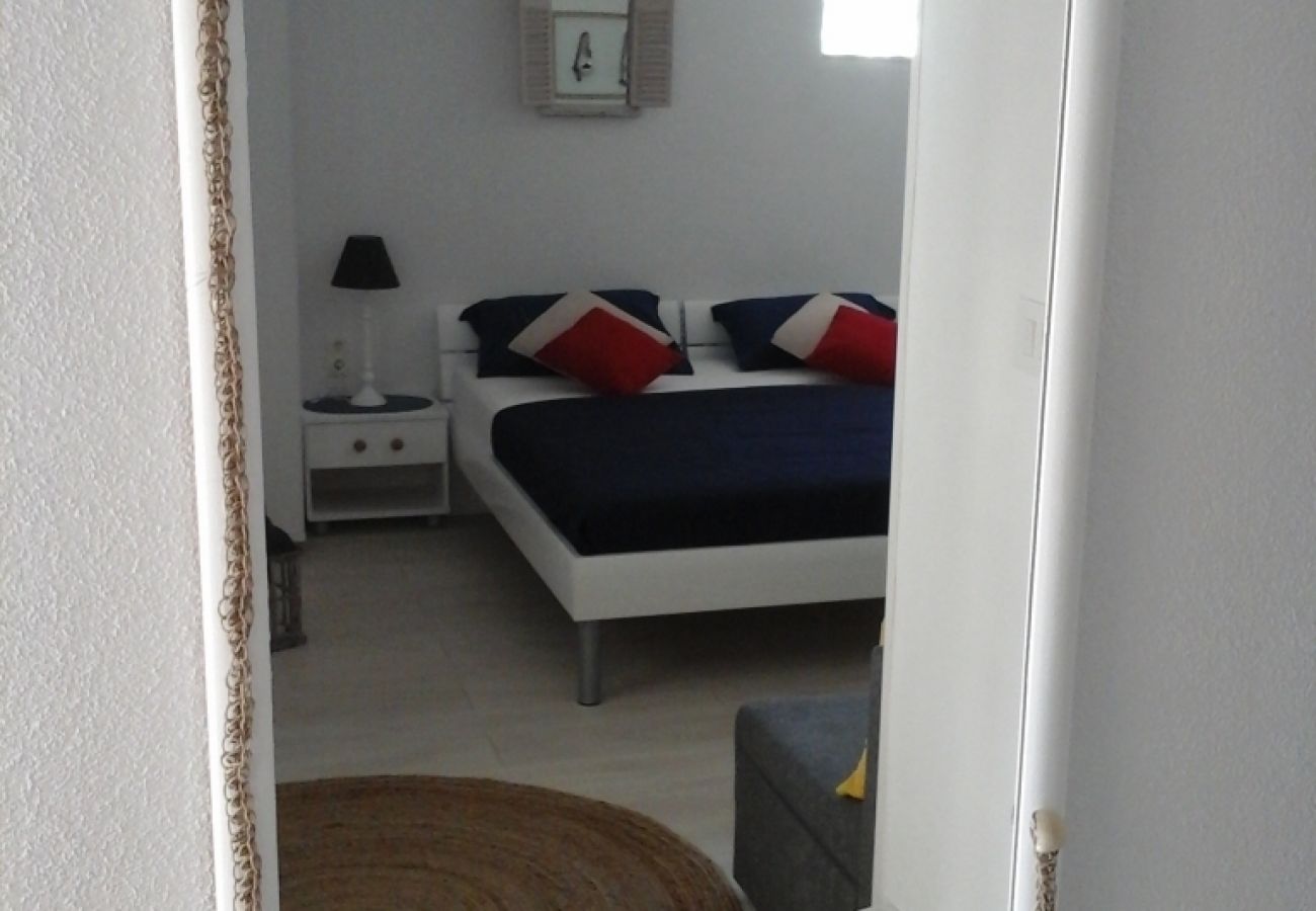 Studio in Hvar - Studio apartment in Hvar town with Terrace, Air condition, WIFI, Washing machine (4858-1)