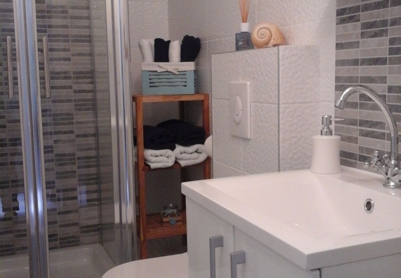 Studio in Hvar - Studio apartment in Hvar town with Terrace, Air condition, WIFI, Washing machine (4858-1)