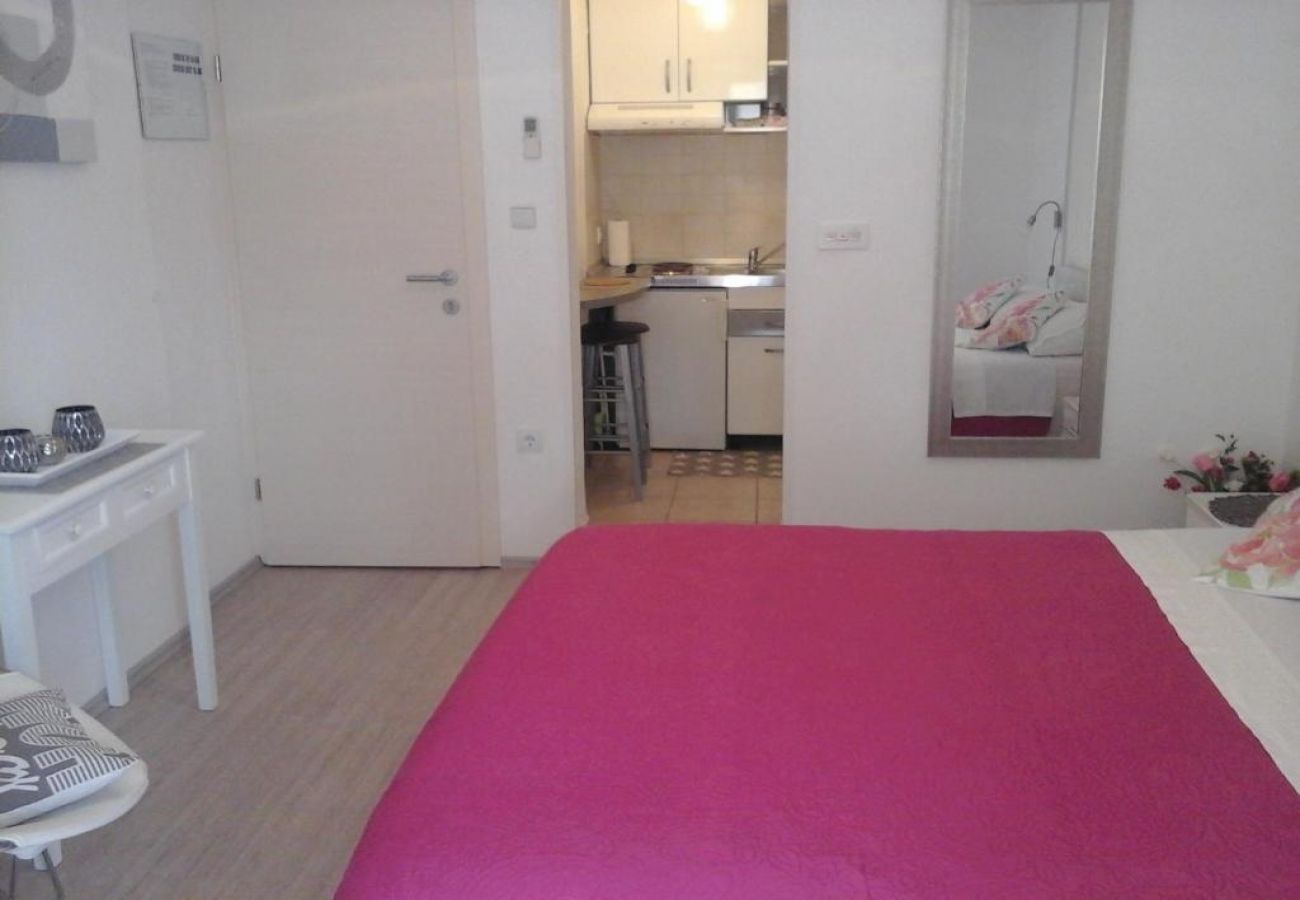 Studio in Hvar - Studio apartment in Hvar town with Terrace, Air condition, WIFI (4858-4)