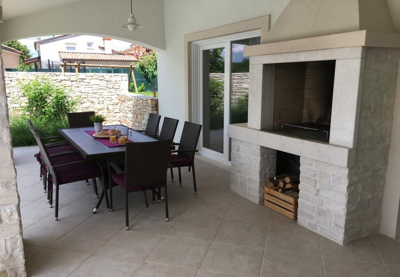 House in Nedešcina - Holiday Home in Nedescina with Terrace, Air condition, WIFI, Washing machine (4816-1)