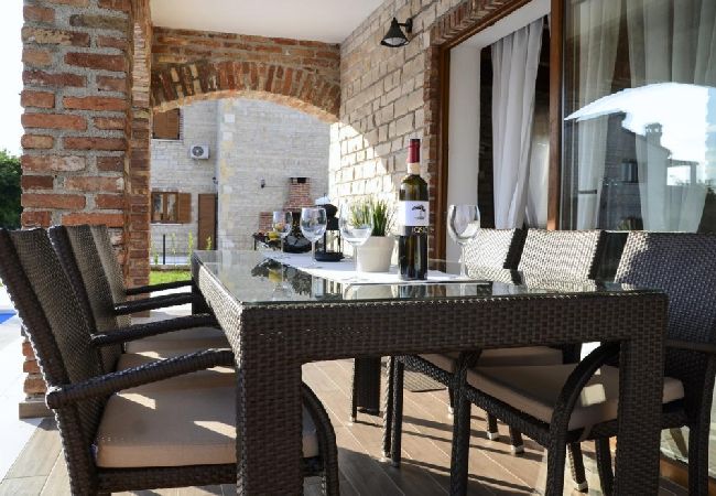 House in Svetvincenat - Holiday Home in Svetvinčenat with Terrace, Air condition, WIFI, Washing machine (4843-1) House in Svetvincenat - Holiday Home in Svetvinčenat with Terrace, Air condition, WIFI, Washing machine (4843-1)