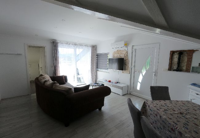 Apartment in Supetarska Draga - Apartment in Supetarska Draga with Seaview, Balcony, Air condition, WIFI (4861-1) Apartment in Supetarska Draga - Apartment in Supetarska Draga with Seaview, Balcony, Air condition, WIFI (4861-1)