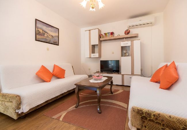 House in Labin - Holiday Home in Labin with Terrace, Air condition, WIFI, Washing machine (4866-1) House in Labin - Holiday Home in Labin with Terrace, Air condition, WIFI, Washing machine (4866-1)