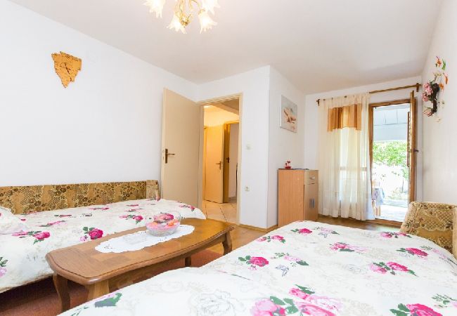 House in Labin - Holiday Home in Labin with Terrace, Air condition, WIFI, Washing machine (4866-1) House in Labin - Holiday Home in Labin with Terrace, Air condition, WIFI, Washing machine (4866-1)