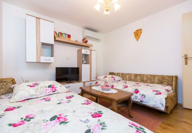 House in Labin - Holiday Home in Labin with Terrace, Air condition, WIFI, Washing machine (4866-1) House in Labin - Holiday Home in Labin with Terrace, Air condition, WIFI, Washing machine (4866-1)