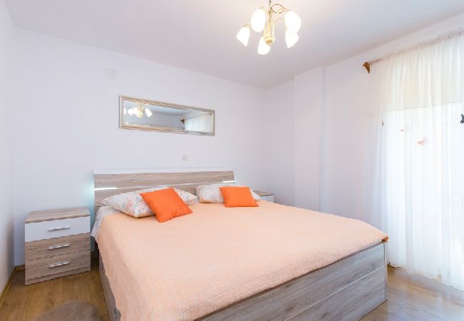 House in Labin - Holiday Home in Labin with Terrace, Air condition, WIFI, Washing machine (4866-1) House in Labin - Holiday Home in Labin with Terrace, Air condition, WIFI, Washing machine (4866-1)