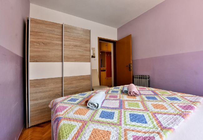 Apartment in Funtana - Apartment in Funtana with Seaview, Terrace, Air condition, WIFI (4879-1) Apartment in Funtana - Apartment in Funtana with Seaview, Terrace, Air condition, WIFI (4879-1)