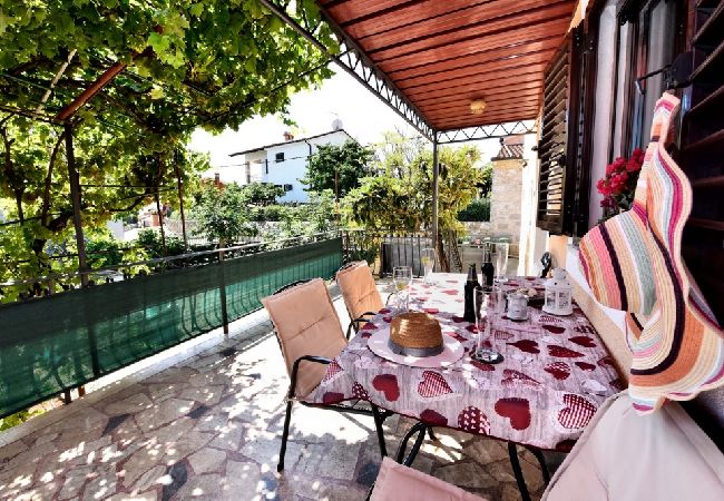 Apartment in Funtana - Apartment in Funtana with Seaview, Terrace, Air condition, WIFI (4879-1) Apartment in Funtana - Apartment in Funtana with Seaview, Terrace, Air condition, WIFI (4879-1)