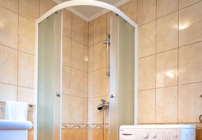 Apartment in Lopar - Apartment in Lopar with Balcony, Air condition, WIFI, Washing machine (4886-4) Apartment in Lopar - Apartment in Lopar with Balcony, Air condition, WIFI, Washing machine (4886-4)