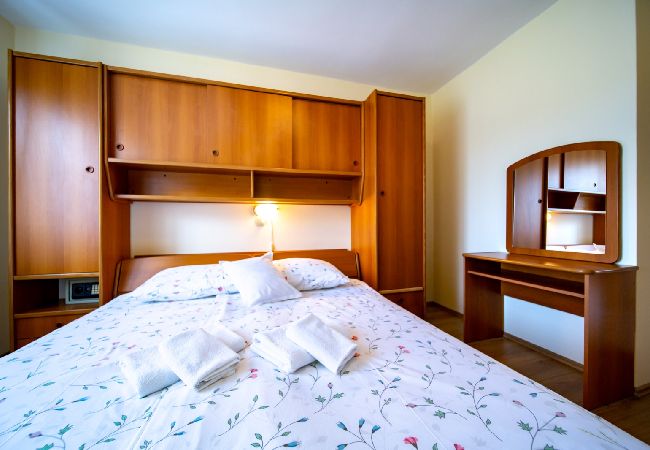 Apartment in Lopar - Apartment in Lopar with Balcony, Air condition, WIFI, Washing machine (4886-2) Apartment in Lopar - Apartment in Lopar with Balcony, Air condition, WIFI, Washing machine (4886-2)