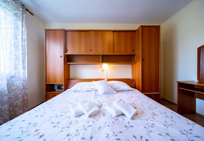 Apartment in Lopar - Apartment in Lopar with Balcony, Air condition, WIFI, Washing machine (4886-2) Apartment in Lopar - Apartment in Lopar with Balcony, Air condition, WIFI, Washing machine (4886-2)