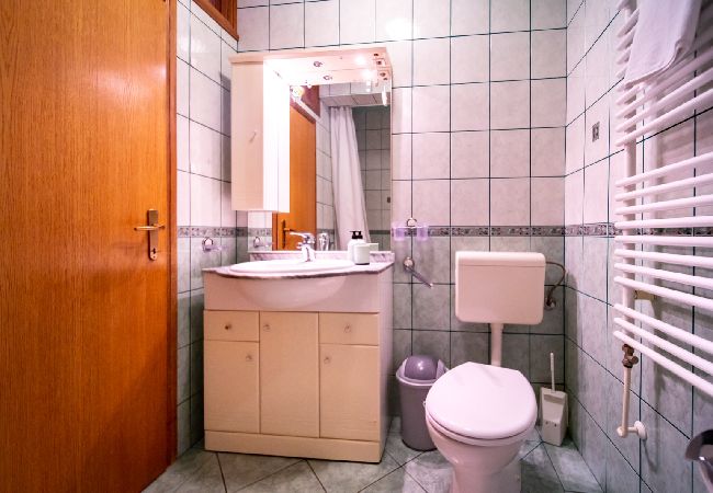 Apartment in Lopar - Apartment in Lopar with Balcony, Air condition, WIFI, Washing machine (4886-2) Apartment in Lopar - Apartment in Lopar with Balcony, Air condition, WIFI, Washing machine (4886-2)