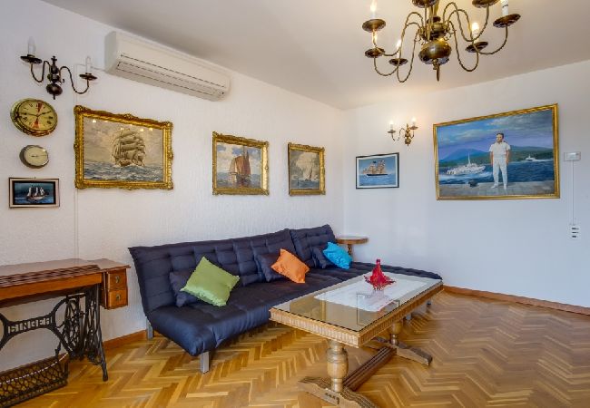 Apartment in Mali Lošinj - Apartment in Mali Lošinj with Seaview, Balcony, Air condition, WIFI (4896-4) Apartment in Mali Lošinj - Apartment in Mali Lošinj with Seaview, Balcony, Air condition, WIFI (4896-4)