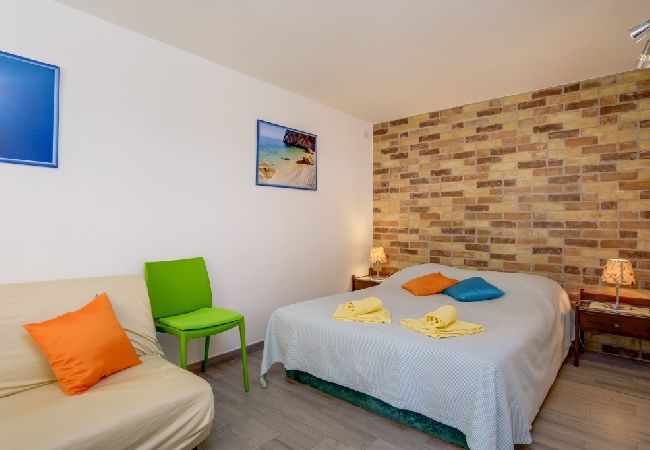 Apartment in Mali Lošinj - Apartment in Mali Lošinj with Seaview, Balcony, Air condition, WIFI (4896-3) Apartment in Mali Lošinj - Apartment in Mali Lošinj with Seaview, Balcony, Air condition, WIFI (4896-3)