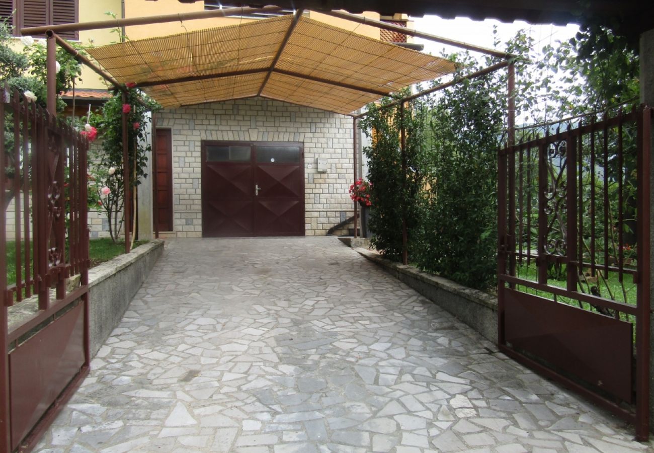 Apartment in Roc - Apartment in Roč with Balcony, Air condition, WIFI, Washing machine (4909-1)