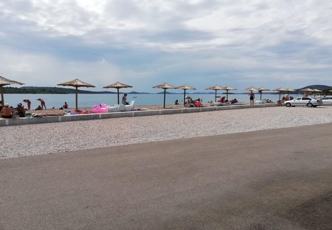 Apartment in Pirovac - Apartment in Pirovac with Seaview, Terrace, Air condition, WIFI (4925-1)