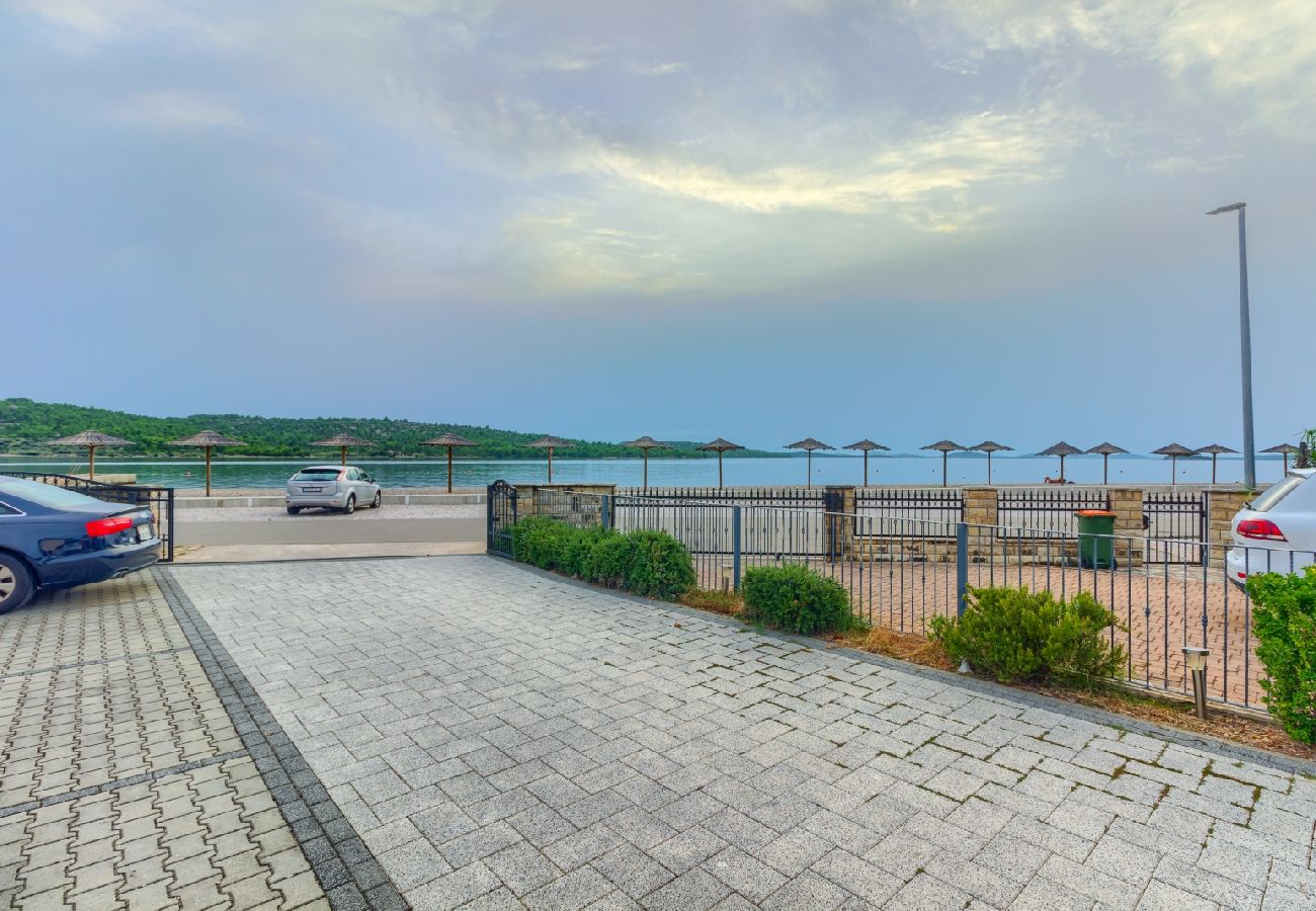 Apartment in Pirovac - Apartment in Pirovac with Seaview, Terrace, Air condition, WIFI (4925-2)