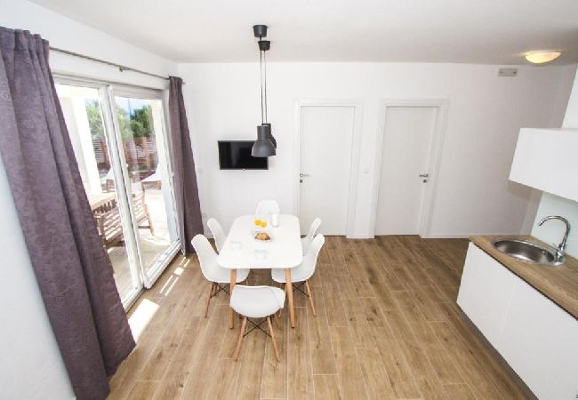 Apartment in Vodice - Apartment in Vodice with Terrace, Air condition, WIFI, Dishwasher (4932-3) Apartment in Vodice - Apartment in Vodice with Terrace, Air condition, WIFI, Dishwasher (4932-3)