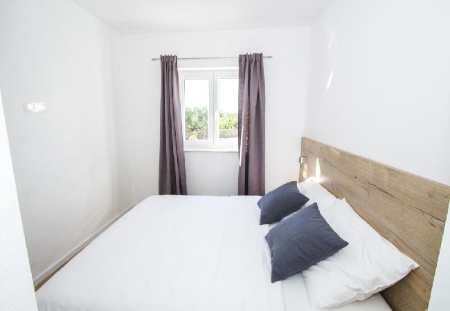 Apartment in Vodice - Apartment in Vodice with Terrace, Air condition, WIFI, Dishwasher (4932-3) Apartment in Vodice - Apartment in Vodice with Terrace, Air condition, WIFI, Dishwasher (4932-3)